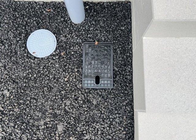 【設備】 | 敷地内には、散水栓や立水栓があります。水道水を直接利用できるため、水を運ぶ手間を省くことが出来ます。大量の水を必要とする洗車作業や清掃などに役立ちます。その他設備とあわせて、現地でご確認ください。