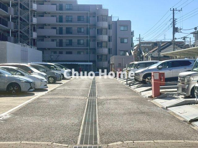 ハートフルシティ松戸六高台スクエア1の駐車場|【敷地内駐車場】最新の空き状況や費用などの詳細は担当スタッフまでお問い合わせください。