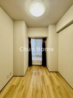 【寝室】 | ハートフルシティ松戸六高台スクエア1 | 【寝室】心と体をゆったりと安らげる主寝室。寝室のゆとりが大きい分だけ、暮らしの安らぎは深まります。一日の疲れを癒すだけでなく、ご夫婦の親密な語らいを紡ぎ出します