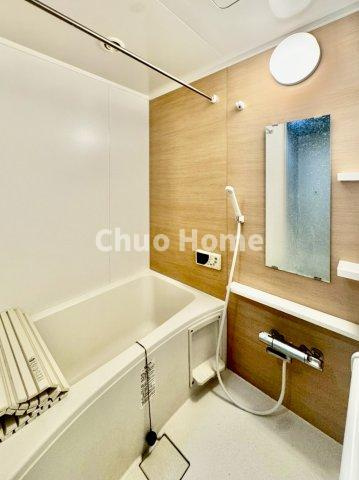 ハートフルシティ松戸六高台スクエア1の浴室|【バスルーム】暖房換気乾燥機付きシステムバスルーム。暖房・冷風・換気・乾燥など、毎日を快適に過ごせるうれしい機能が揃っています。雨の日の洗濯物も安心です。