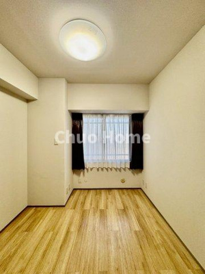 【洋室】 | ハートフルシティ松戸六高台スクエア1 | 【洋室】快適に過ごす条件は、一人ひとり違います。だからこそ飾り過ぎないシンプルな内装と偏り過ぎないデザインで統一しております。居住していく中でオーナー様だけの【マイホーム】に創り上げて下さい