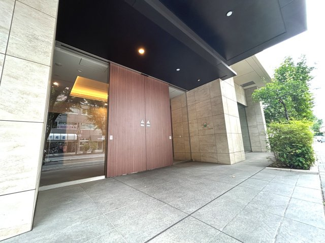 トラープランド翠命館のエントランス