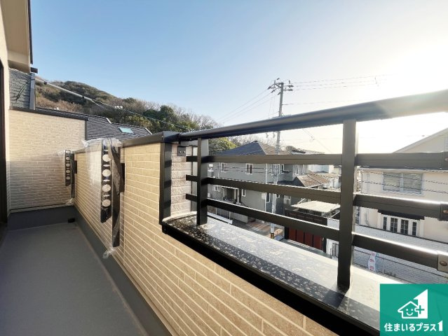 神戸市垂水区塩屋北町　新築一戸建てのバルコニー|ワイドバルコニーは洗濯物を干すスペースが広いのでご家族が多くても安心！
