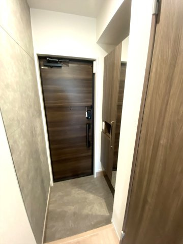 D-ROOM八本松東の玄関