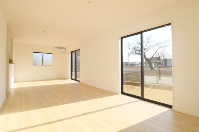 矢吹町八幡町第24　　　３号棟　　　善郷小学校、矢吹中学区の居間・リビング