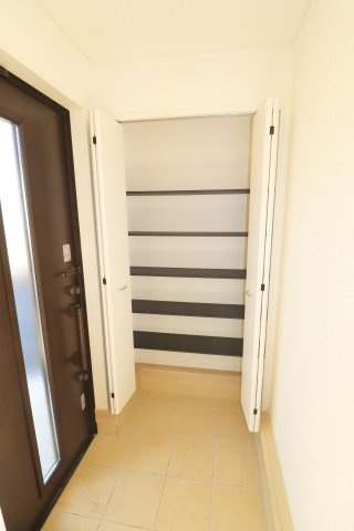 矢吹町八幡町第24　　　３号棟　　　善郷小学校、矢吹中学区の玄関