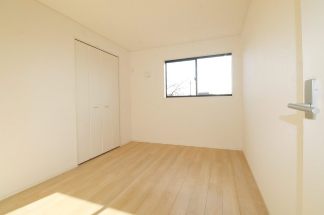 矢吹町八幡町第24　　　３号棟　　　善郷小学校、矢吹中学区の洋室