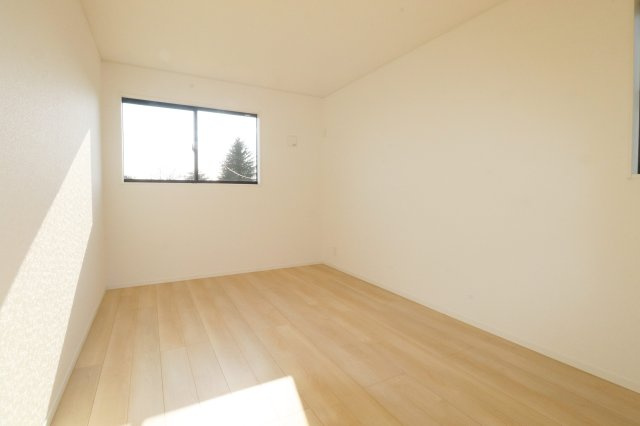 矢吹町八幡町第24　　　３号棟　　　善郷小学校、矢吹中学区の洋室