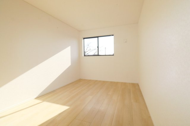 矢吹町八幡町第24　　　３号棟　　　善郷小学校、矢吹中学区の洋室