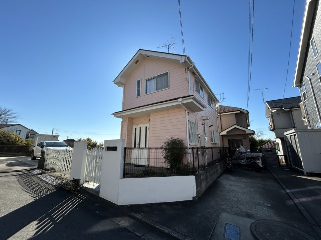 あきる野市草花中古戸建の前面道路含む現地写真