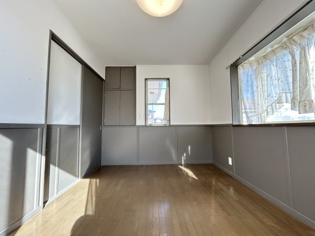 あきる野市草花中古戸建の洋室|現地待ち合わせでの内見も承ります！西東京不動産まで是非お気軽にお問合せください♪