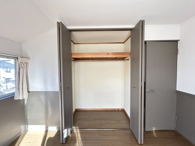 あきる野市草花中古戸建の収納|現地待ち合わせでの内見も承ります！西東京不動産まで是非お気軽にお問合せください♪