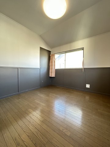 あきる野市草花中古戸建の洋室|現地待ち合わせでの内見も承ります！西東京不動産まで是非お気軽にお問合せください♪