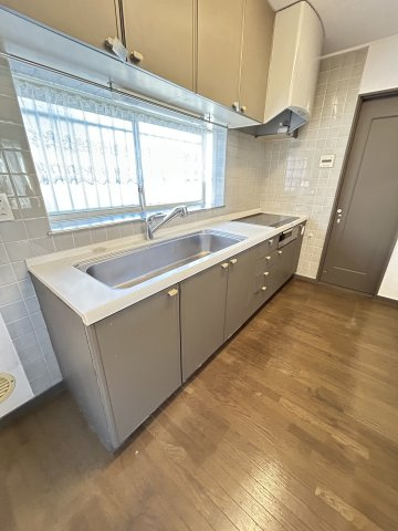 あきる野市草花中古戸建のキッチン|洗い場の広さが魅力のキッチン♪