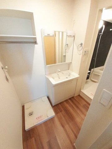 カーサ・グラシオッソの洗面所|明るい洗面所です