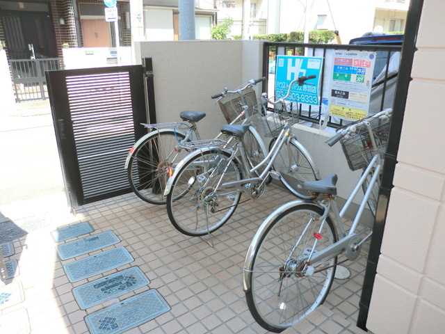 ジョイフル鈴木の駐車場