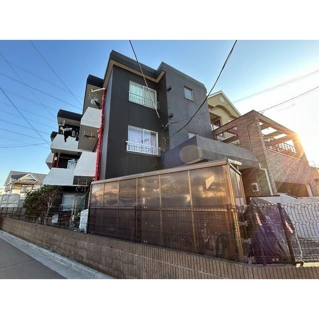 イワモトビル　ホワイトコーポラスの外観