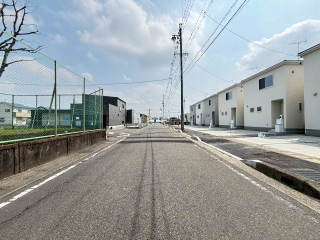 リーブルファイン　岐阜市西中島５丁目第２　全6区画分譲の前面道路含む現地写真|■前面道路　■ヤマダ不動産　株式会社リライフ　
■夢のマイホーム購入をフルサポートします！