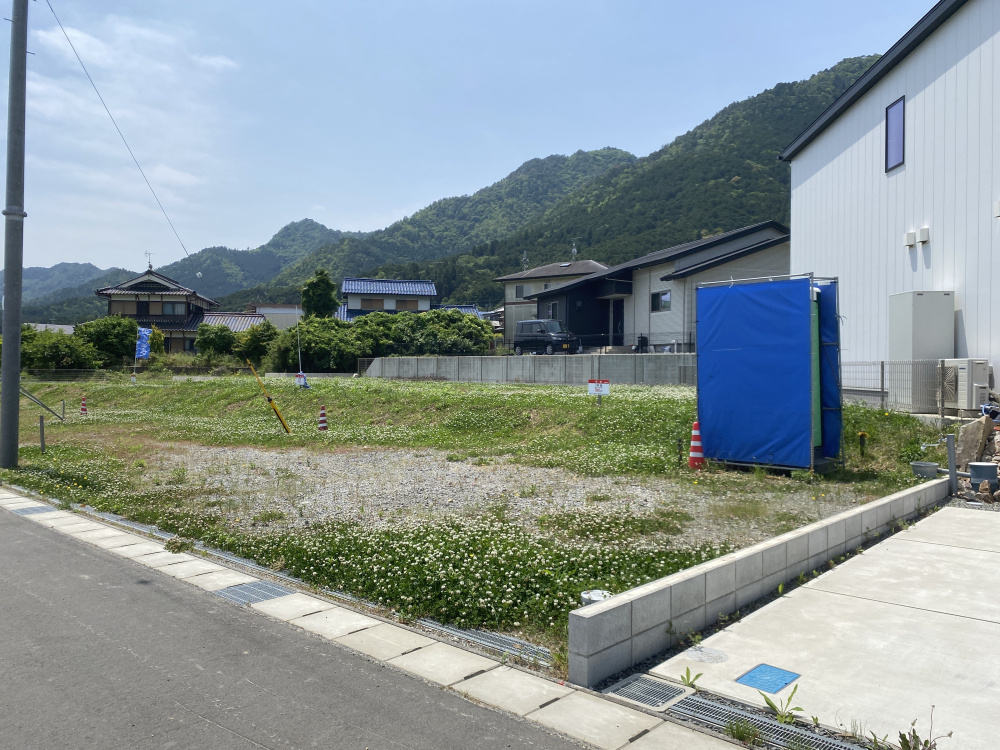 丹波市春日町平松の売地の外観