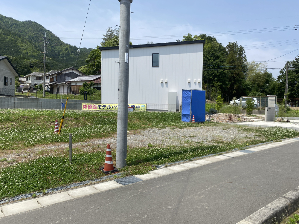 丹波市春日町平松の売地の外観