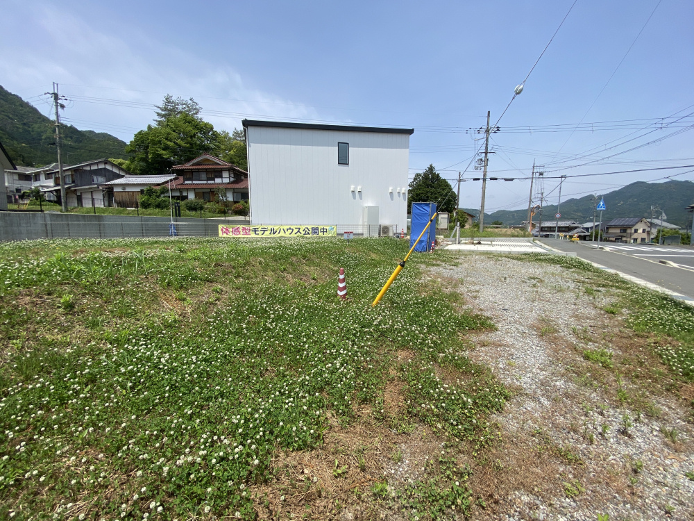 丹波市春日町平松の売地の外観