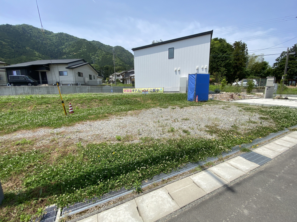 丹波市春日町平松の売地の外観