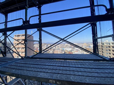 【展望】 | サンパレス西八王子 | 眺望の良さを楽しめるダイニングキッチンで家族団らんの時間を過ごしてはいかがでしょうか。バルコニーから見える景色を家族で眺める時間は、時間が経つのを忘れてしまいそうですね。是非、現地を見に行きましょう！