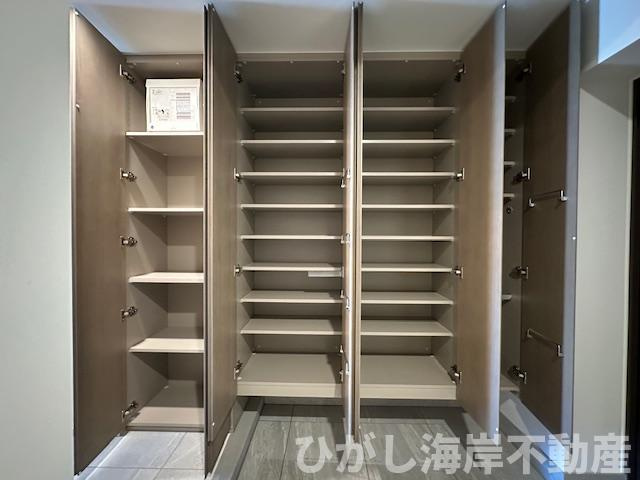 クリオ鵠沼海岸グランロワの内装|シューズインクローク