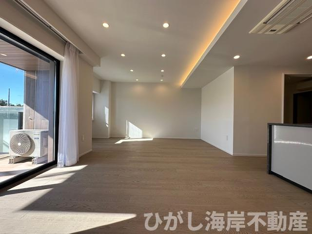 クリオ鵠沼海岸グランロワの居間・リビング|21.9帖　床暖房付きLDK