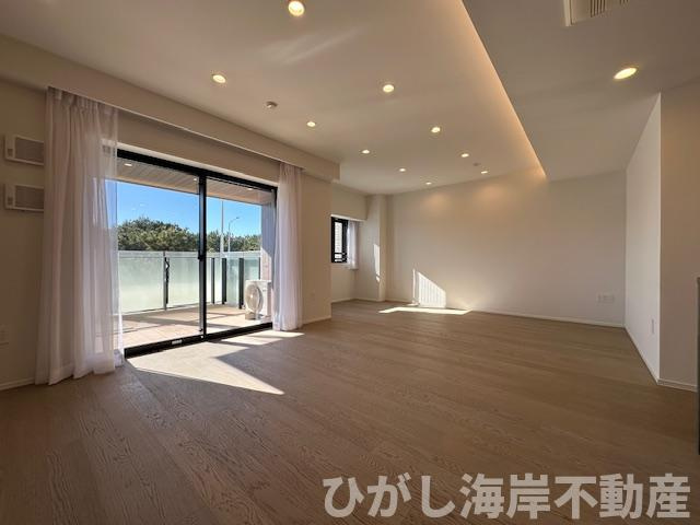 クリオ鵠沼海岸グランロワの居間・リビング|21.9帖　床暖房付きLDK