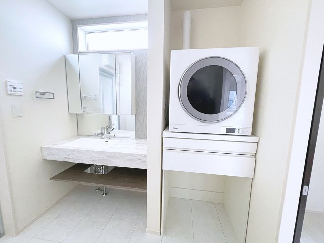 新築戸建・新築建売　郡山市芳賀三丁目　芳賀小・第四中の洗面所|オープンサニタリーで洗練されたデザインの洗面台！