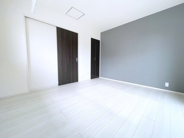 新築戸建・新築建売　郡山市芳賀三丁目　芳賀小・第四中の洋室|アクセントクロスがおしゃれな洋室です！