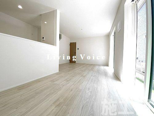 【居間・リビング】 | 【仲介手数料０円】平塚市夕陽ケ丘第2期　新築一戸建て　全2棟 | 平塚市夕陽ケ丘第2期　新築一戸建て　全2棟