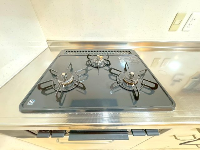 ２０２５年１１月リフォーム完了◆３沿線利用可◆周辺環境充実◆伏見区革屋町のキッチン|３口ガスコンロ