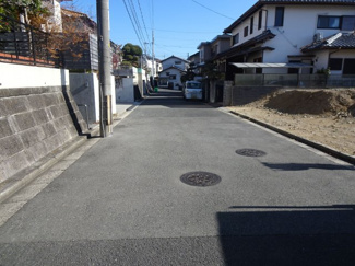 【前面道路含む現地写真】 | 川西市萩原台西3丁目　建築条件無土地