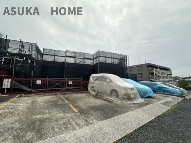 朝日プラザ横浜神之木公園の駐車場|平置きの駐車場です。出し入れが楽なので、お出かけが増えそうですね。