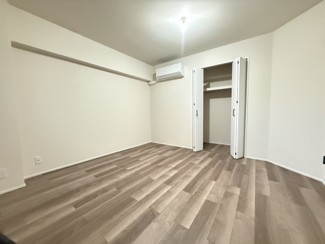 ユニハイツ朝霧の洋室