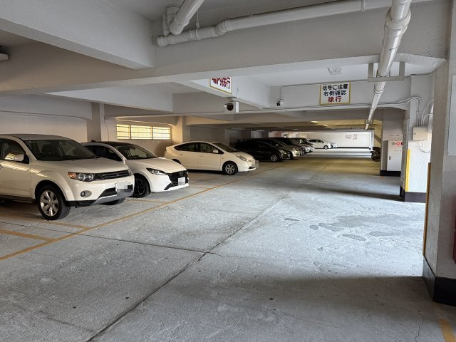 ユニハイツ朝霧の駐車場