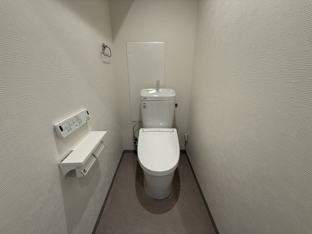 ユニハイツ朝霧のトイレ|毎日使う場所だからこそ、使い勝手を考慮しました。落ち着いた空間で安らぎのひとときを。