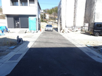 【前面道路含む現地写真】 | 川西市火打2丁目6-1　全5区画　A号地　建築条件無土地