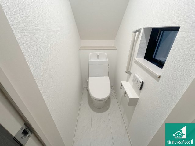 神戸市垂水区塩屋北町　新築一戸建てのトイレ|1・2階の2ヶ所にあるので、朝の忙しい時間の順番待ちもなく、深夜の利用にも大変便利です。