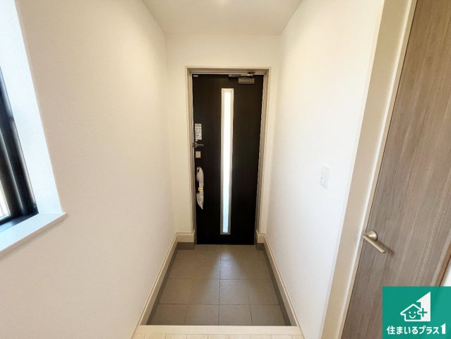 神戸市垂水区桃山台　新築一戸建ての玄関|シューズボックスにはたくさんの靴が収納できるので玄関周りはいつもスッキリ！ご家族が増えても安心！