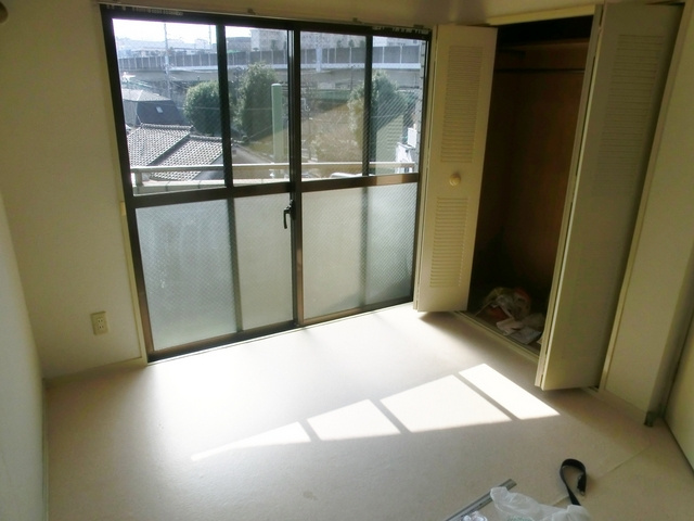 メゾン塚本の居間・リビング|陽当たり良好です