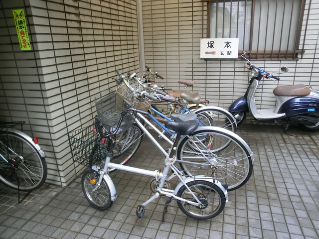 メゾン塚本のその他共用部分|嬉しい駐輪場付きです。