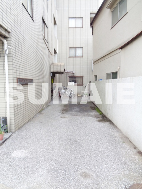 メゾン塚本のエントランス|建物入口です☆