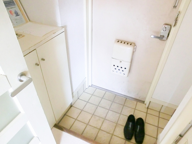 メゾン塚本の玄関|下駄箱有ります