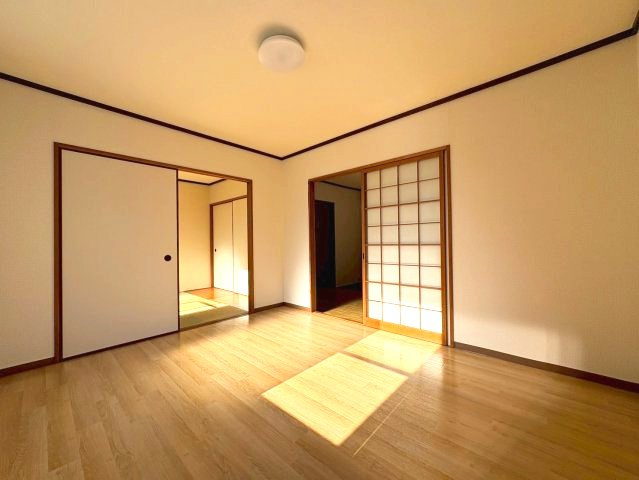 サンコーハイツの洋室