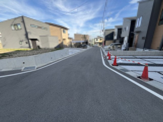 【前面道路含む現地写真】