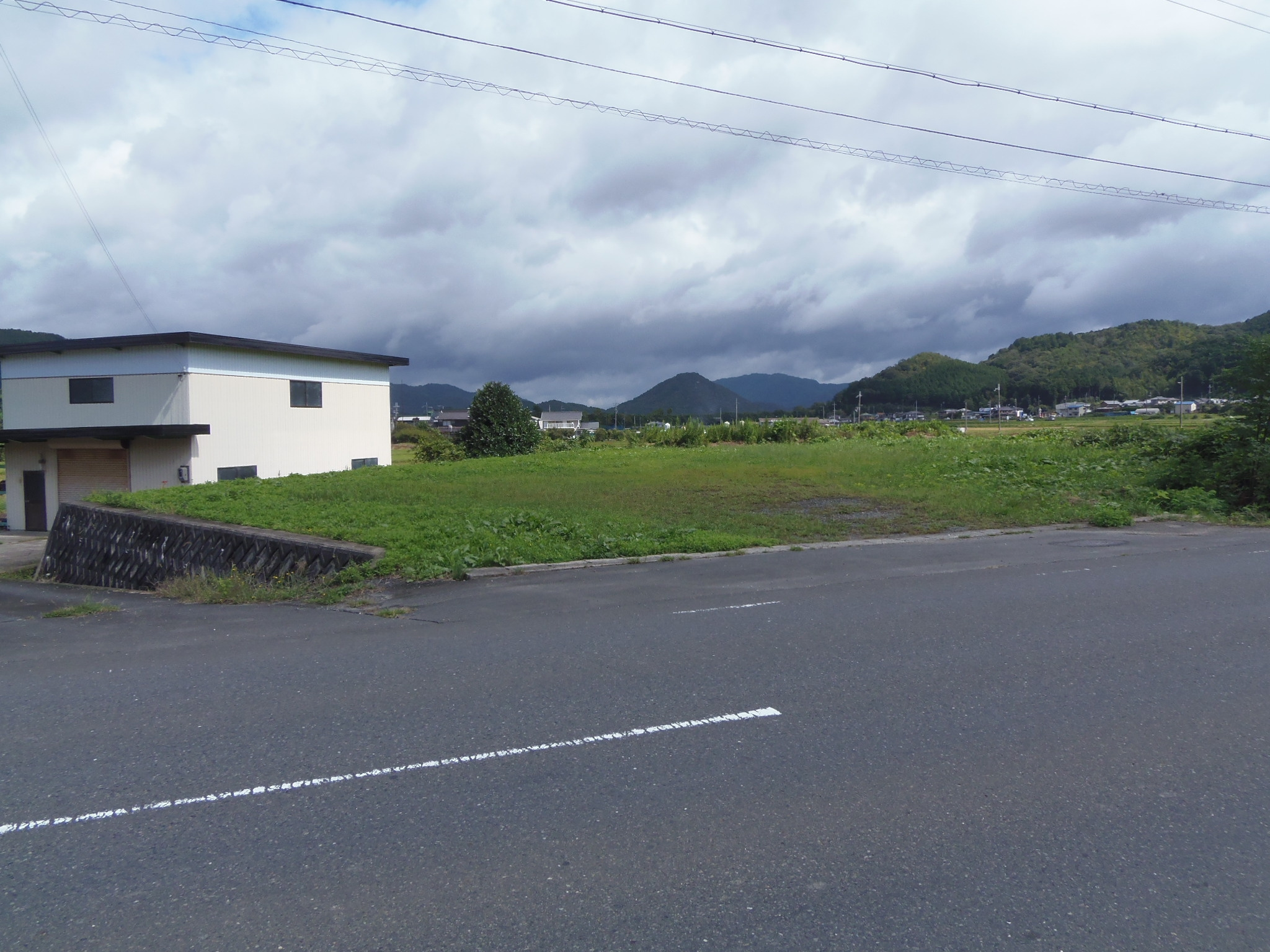 丹波市春日町野上野の売地の外観