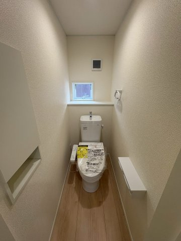 京都郡苅田町富久町2丁目　新築一戸建てのトイレ|トイレ内にも嬉しい収納スペース付き♪
【苅田町　新築戸建て】